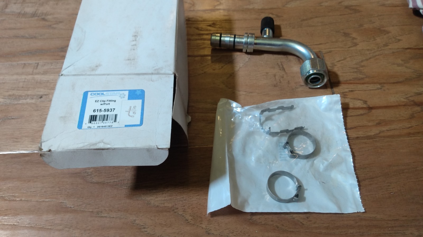 Coolstar 615-5937 EZ Clip Fitting w/Port 90 degree, steel, 5/8 in. fitting