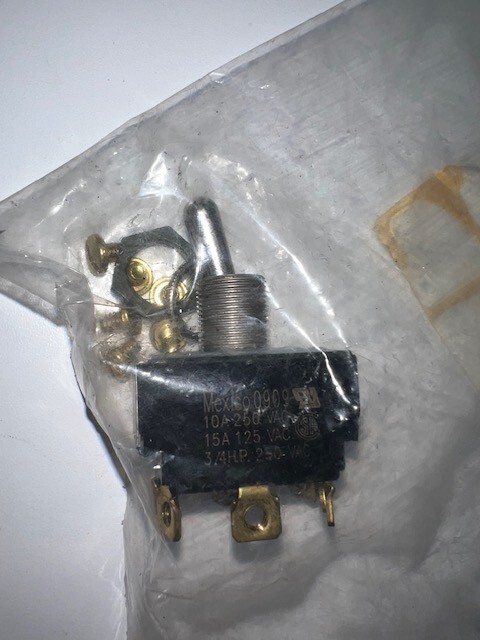 (1) NEW CARLING TECHNOLOGIES Switch Toggle 0909