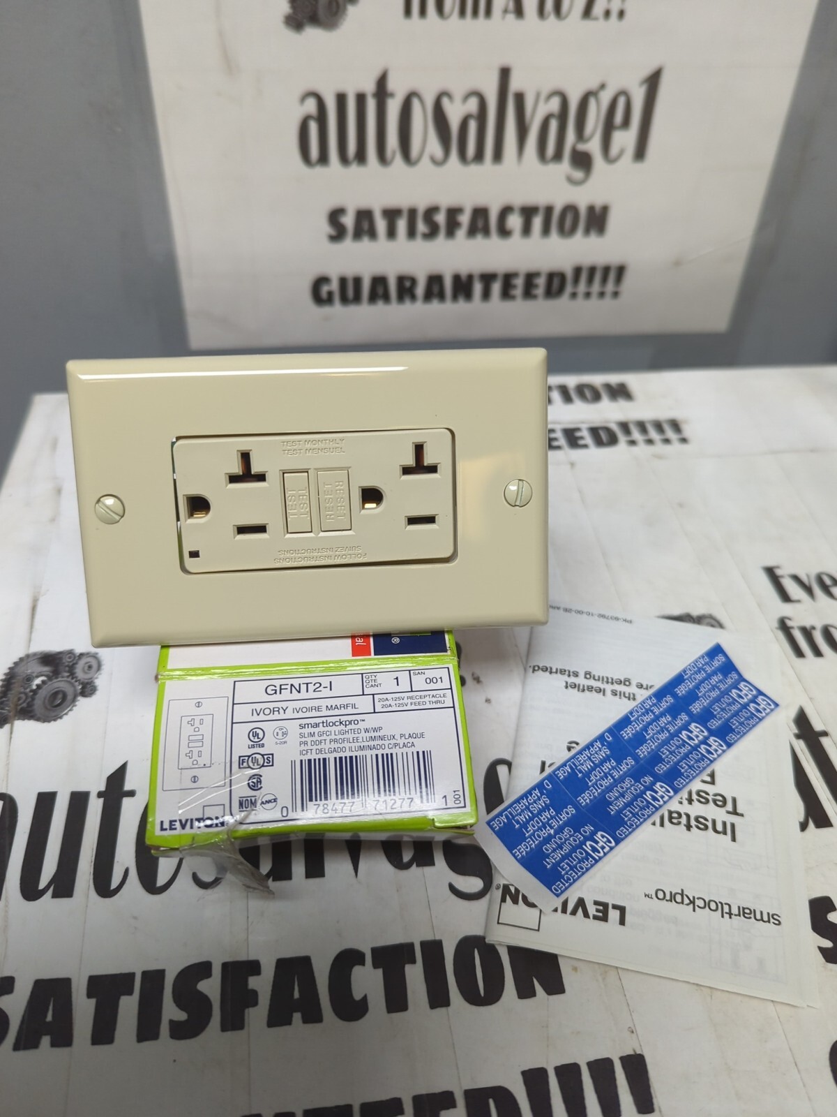 LEVITRON,GFNT2-I,SELF TEST GFC1 OUTLET W/ WALL PLATE NOS