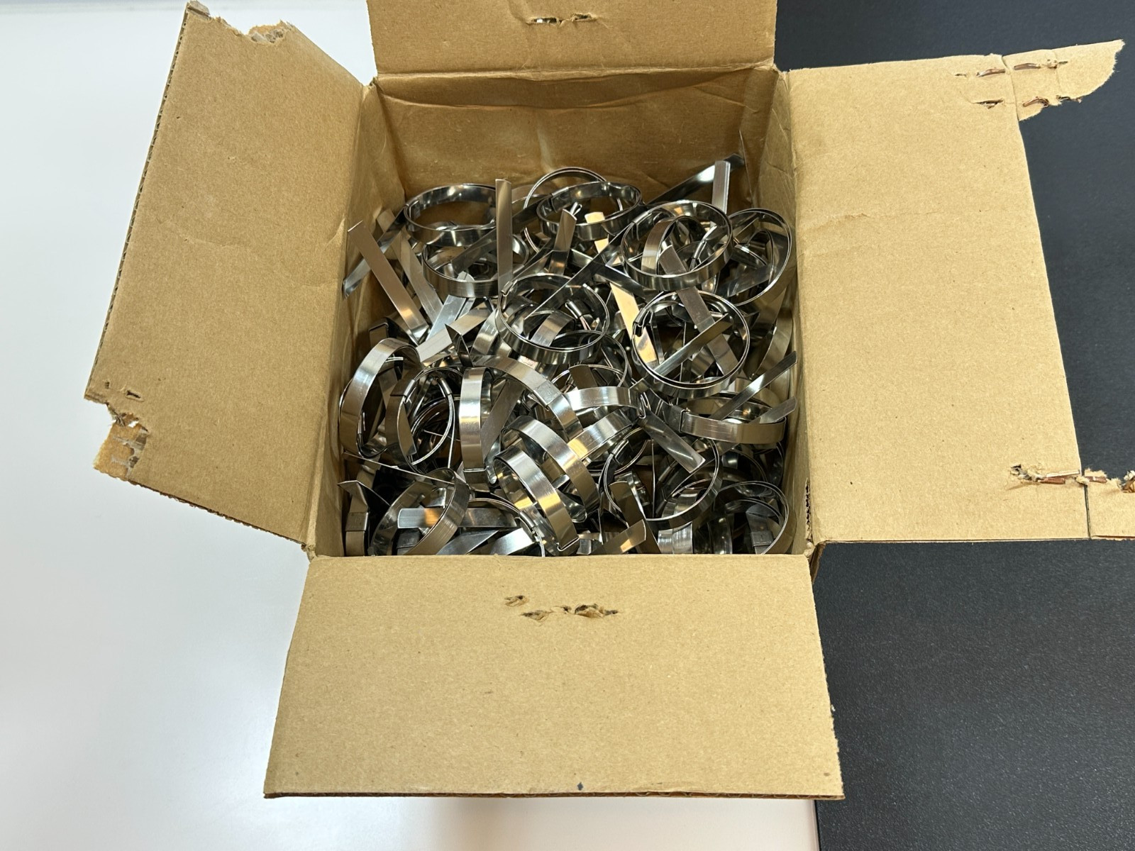 🇺🇸 Punch-Lok USA 100PC BOX P-316-S Preformed Clamps Stainless Steel 2″ x 3/8″