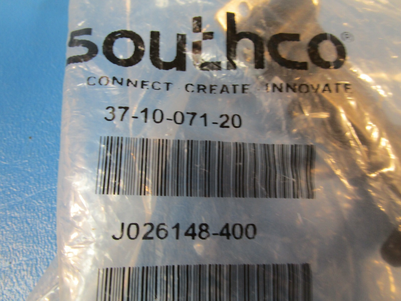 Southco 37-10-071-20 T Handle, Draw Latch Rubber Handle
