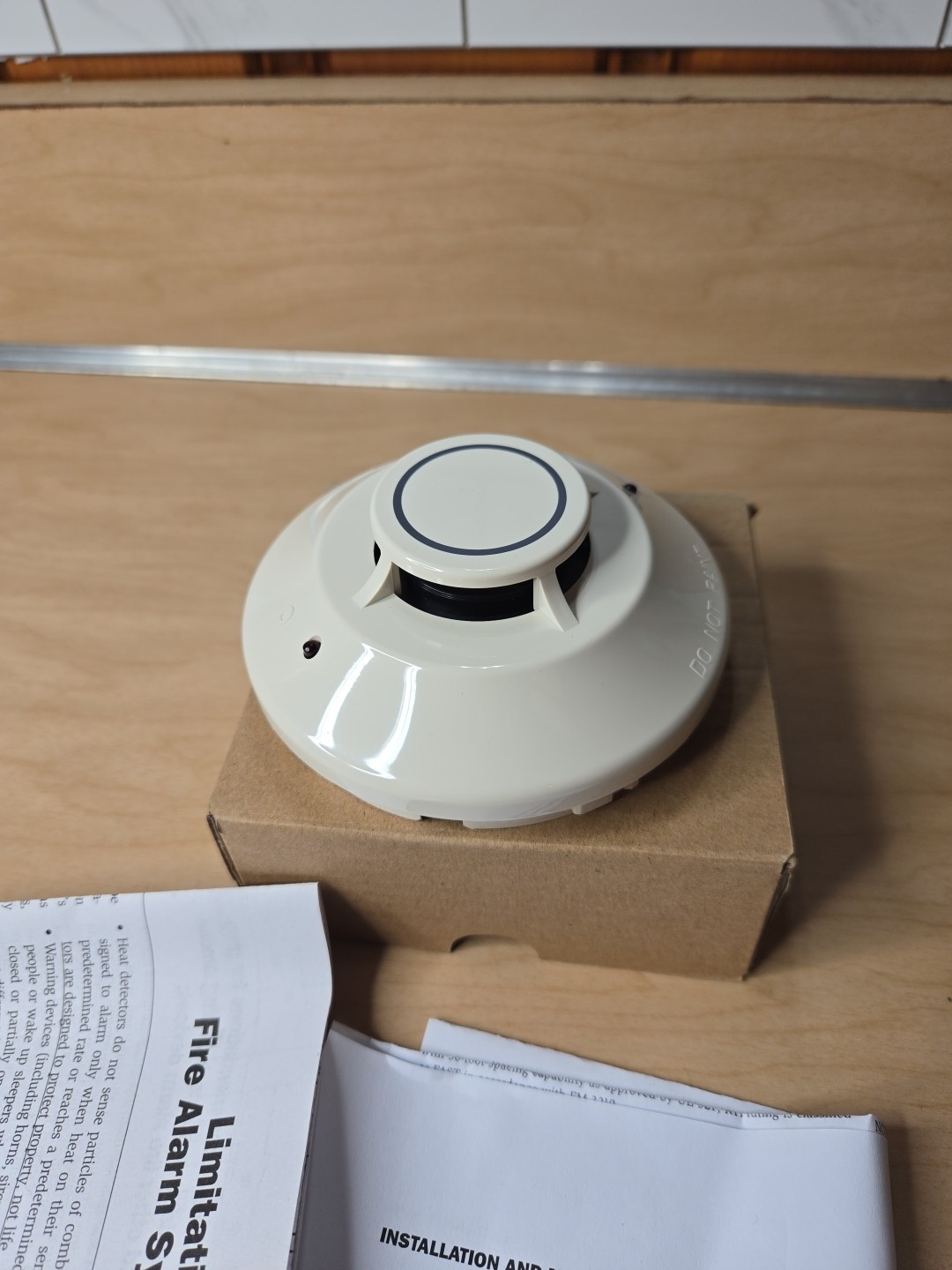 SYSTEM SENSOR 5151 135 Degree Fahrenheit Heat Detector Rate Of Rise White