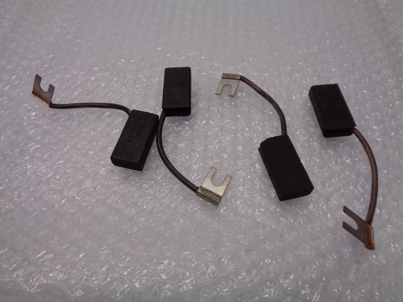 CARBONE EG367J CARBON BRUSH LOT OF 4 NSNP