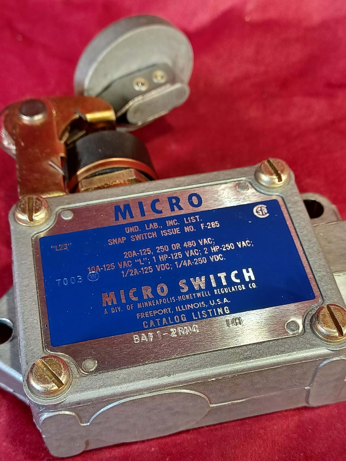 HONEYWELL BAF1-2RN4-LH NSMP MICRO SWITCH NEW VINTAGE ONS