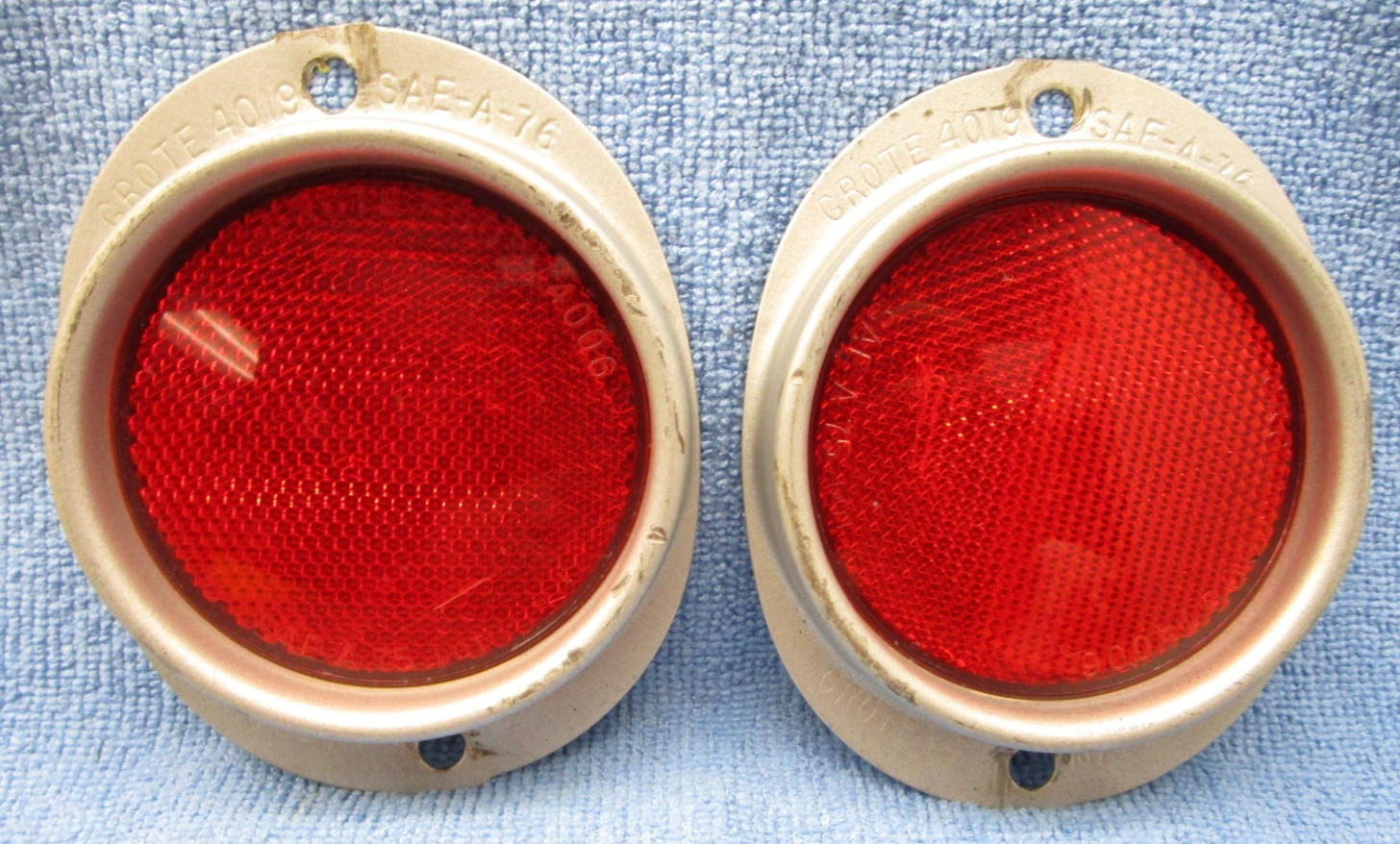 x2 Grote 4006 3″ Reflector with 4019 Bezel SAE-A-76 SAE-A-75