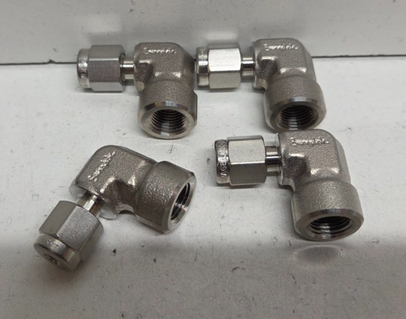 LOT OF 4 NEW NO BOX! SWAGELOK 1/8″ TUBE X 1/8″ FNPT STAINLESS ELBOWS SS-200-8-2