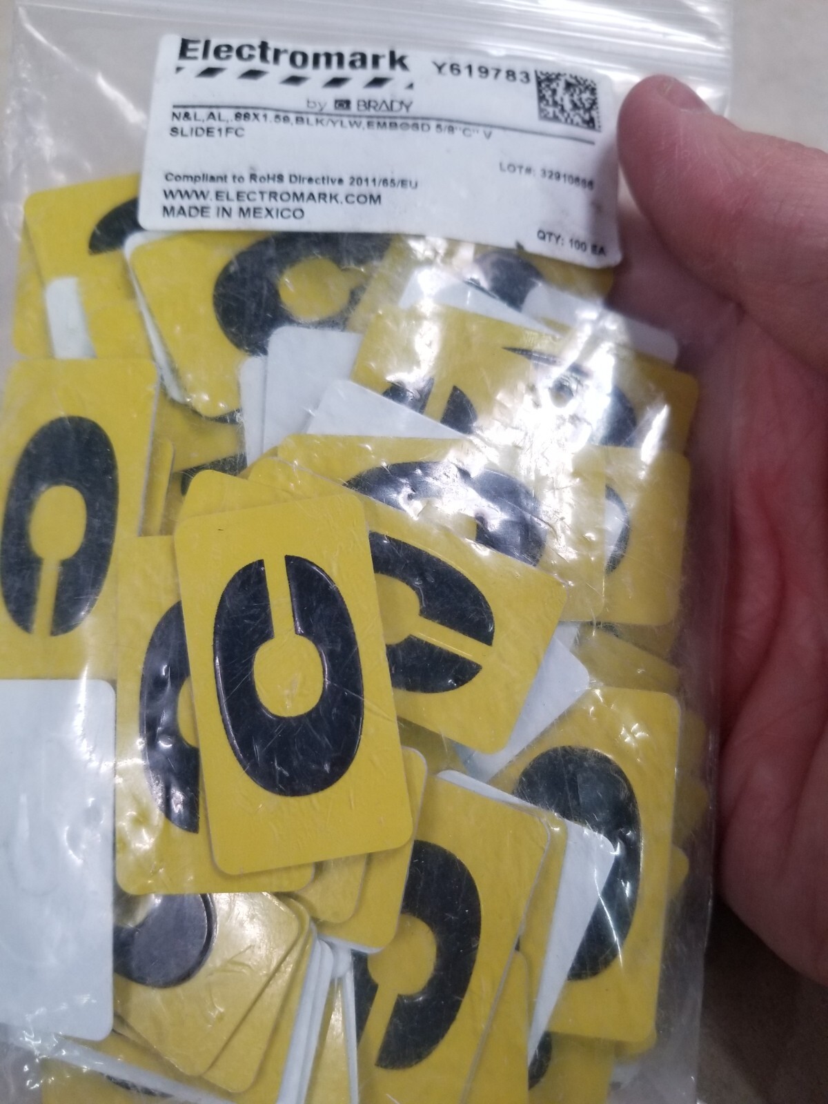 ELECTROMARK Y619802 TAG AL VERTICAL STYLE W 0.024″ THICK 1-19/32″ 100 PACK