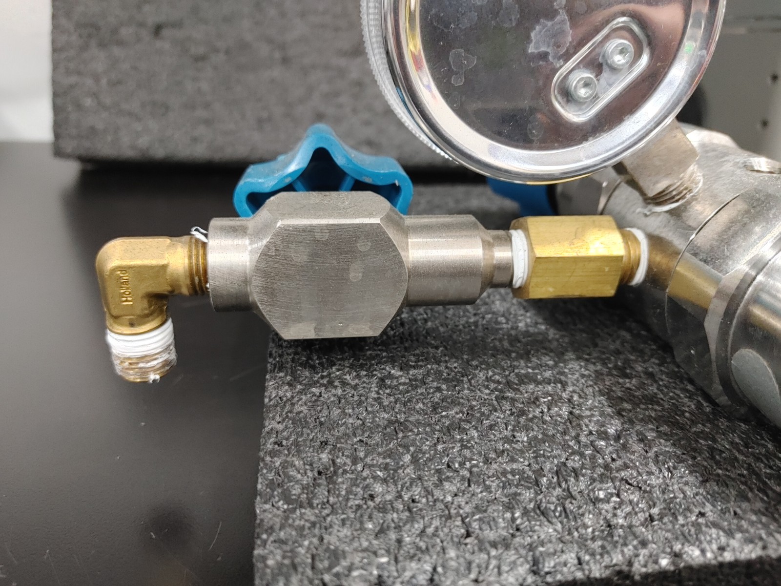 MATHESON High Purity Regulator with MATHESON Valve X2 and Pressure Gauges