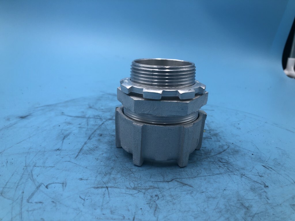 Thomas Betts 5236AL Flexible Metal Conduit Connectors *LOT OF 2*