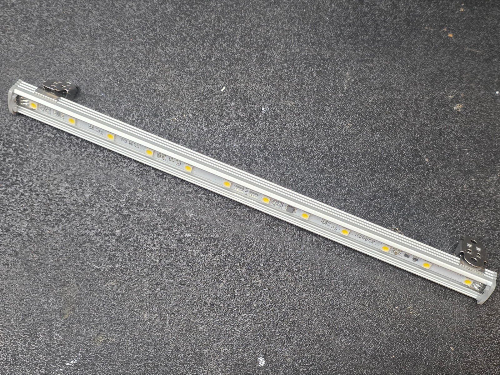 LBFA-NW12 – 24vdc Aluminum Clad LED Light Strip, w/2 Clips and 1 cable