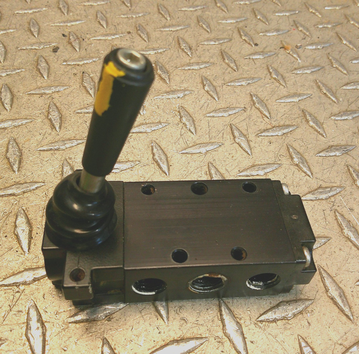 Parker Schrader Bellows 4-Way Manual Air Control Valve 520831000 / 150 psi
