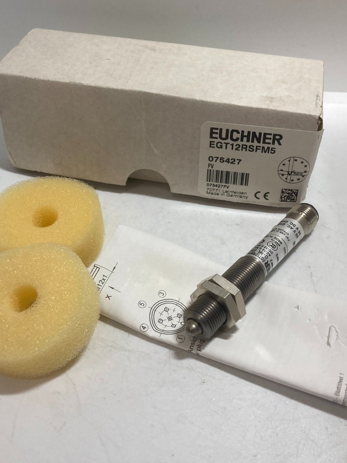 EUCHNER EGT12RSFM5 LIMIT SWITCH PLUNGER 30VAC 24VDC 5 PIN MALE NIB