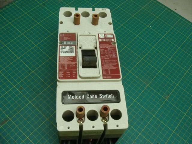 CUTLER HAMMER JD3250K MOLDED CASE CIRCUIT BREAKER 250 AMP 600VAC W/MANUAL SWITCH
