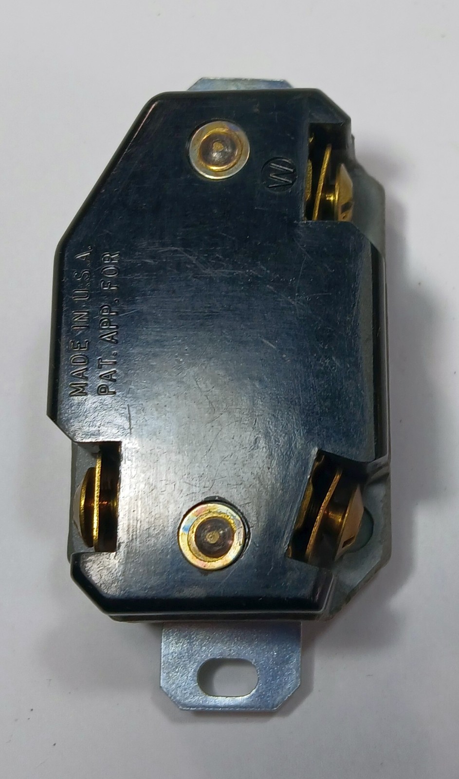 1 NEW HUBBELL HBL2620 30 A TWIST-LOCK FLUSH RECEPTACLE NNB ***MAKE OFFER***