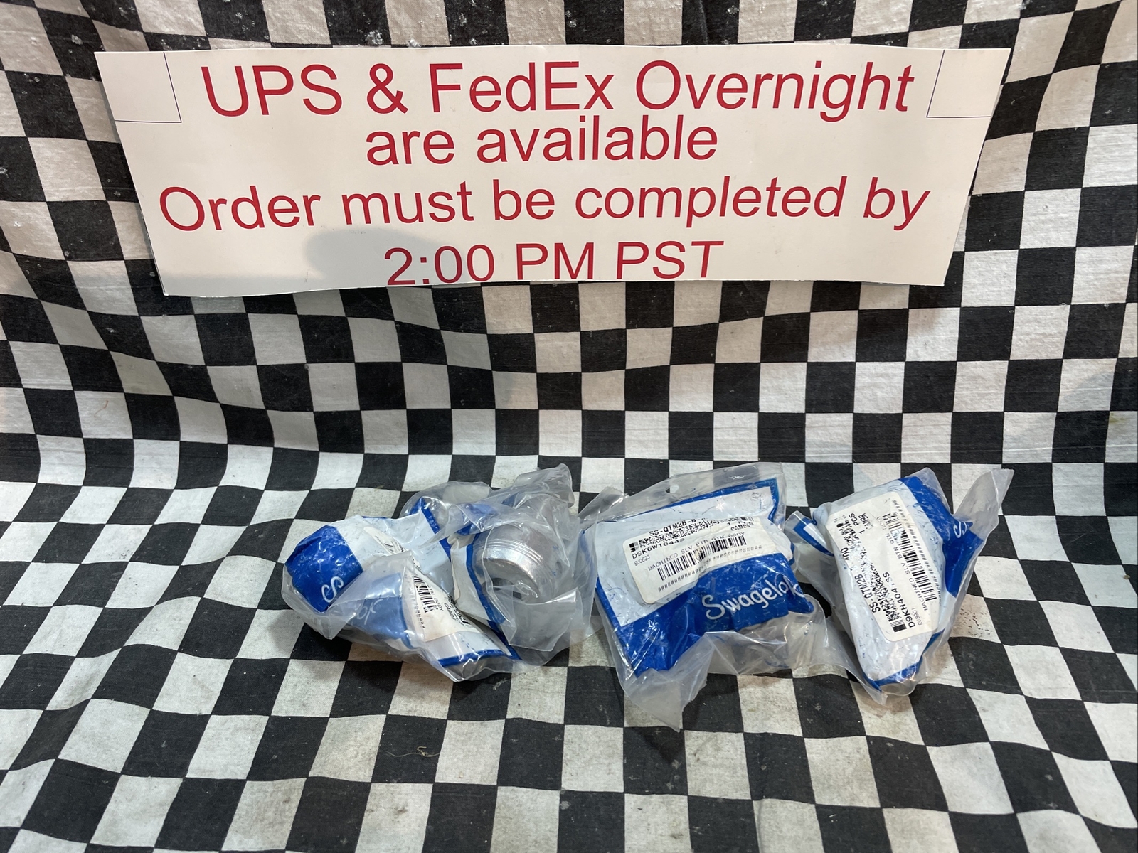 Lot Of 4, Swagelok Quick Connect 1/4″ COMP, SS-QTM2B-B-400, SHIPSAMEDAY#1654D5