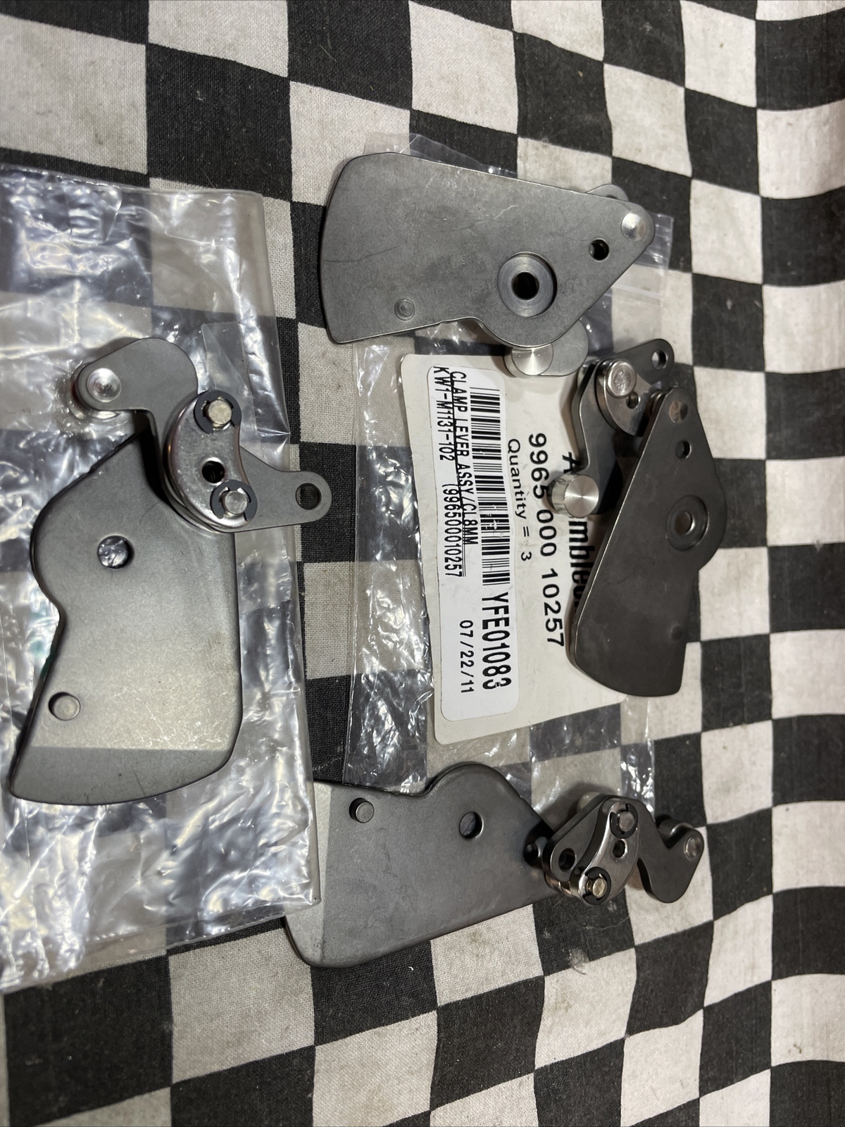 YAMAHA CLAMP LEVER, CL8MM, KW1-M1131-102, LOT OF 4, SHIPSAMEDAY#1643E13