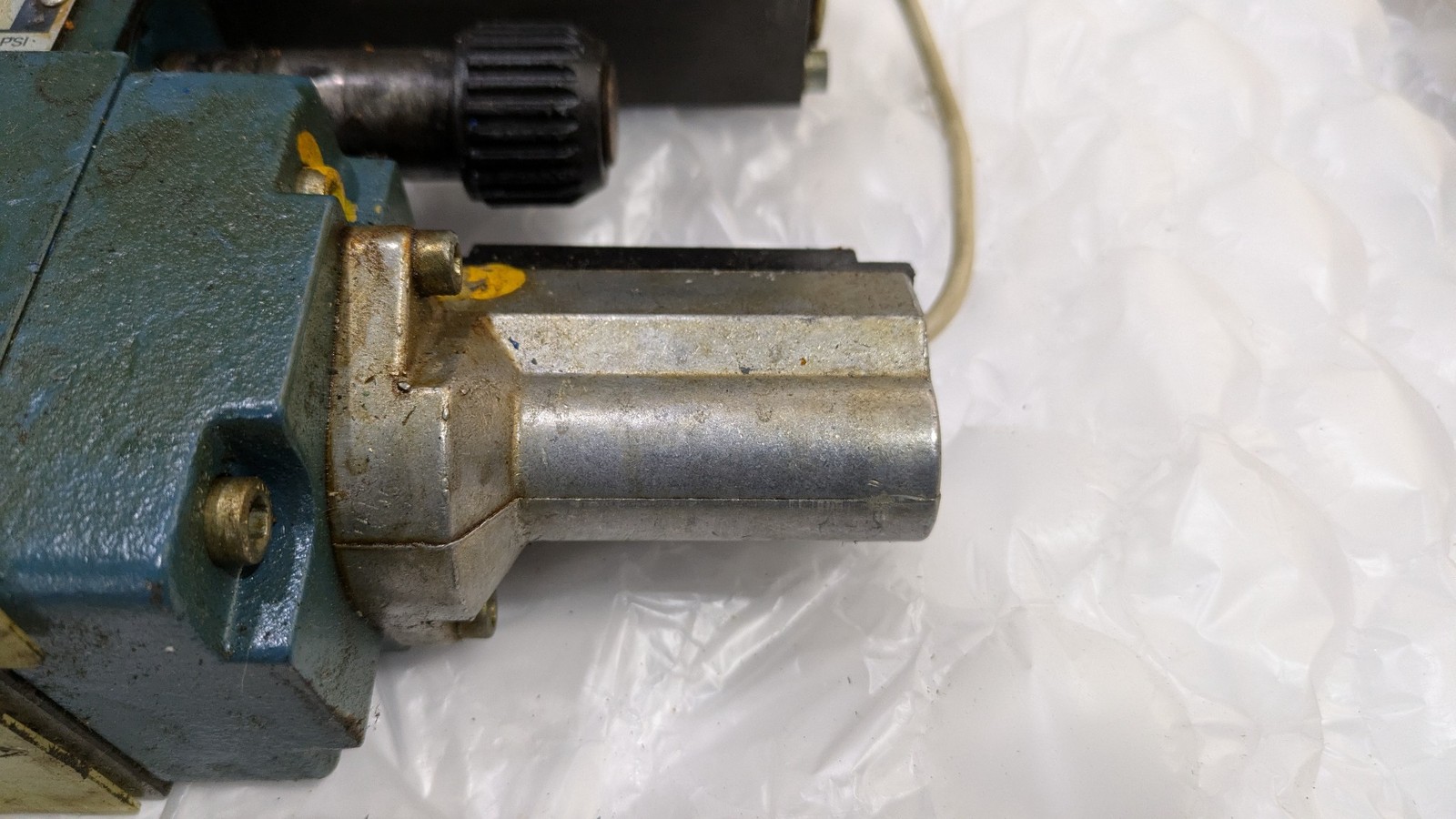 BOSCH 811 004 .105 0 811 404 629 ENQ15 31 3500 psi hydraulic valve
