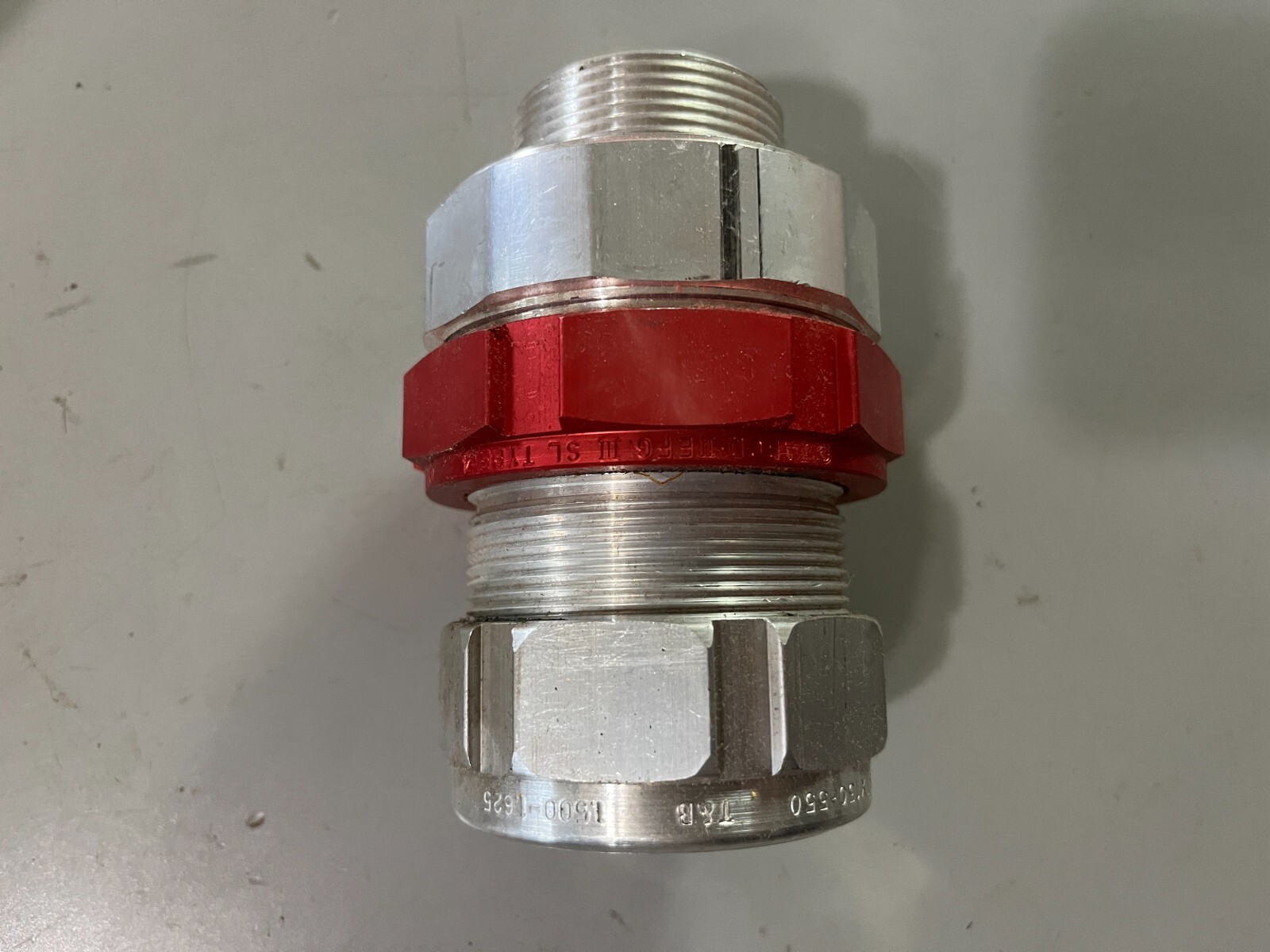 T&B Fittings, 1 1/2″ Jacketed Armoured Cable Fitting w/Integral Seal, STX150-550