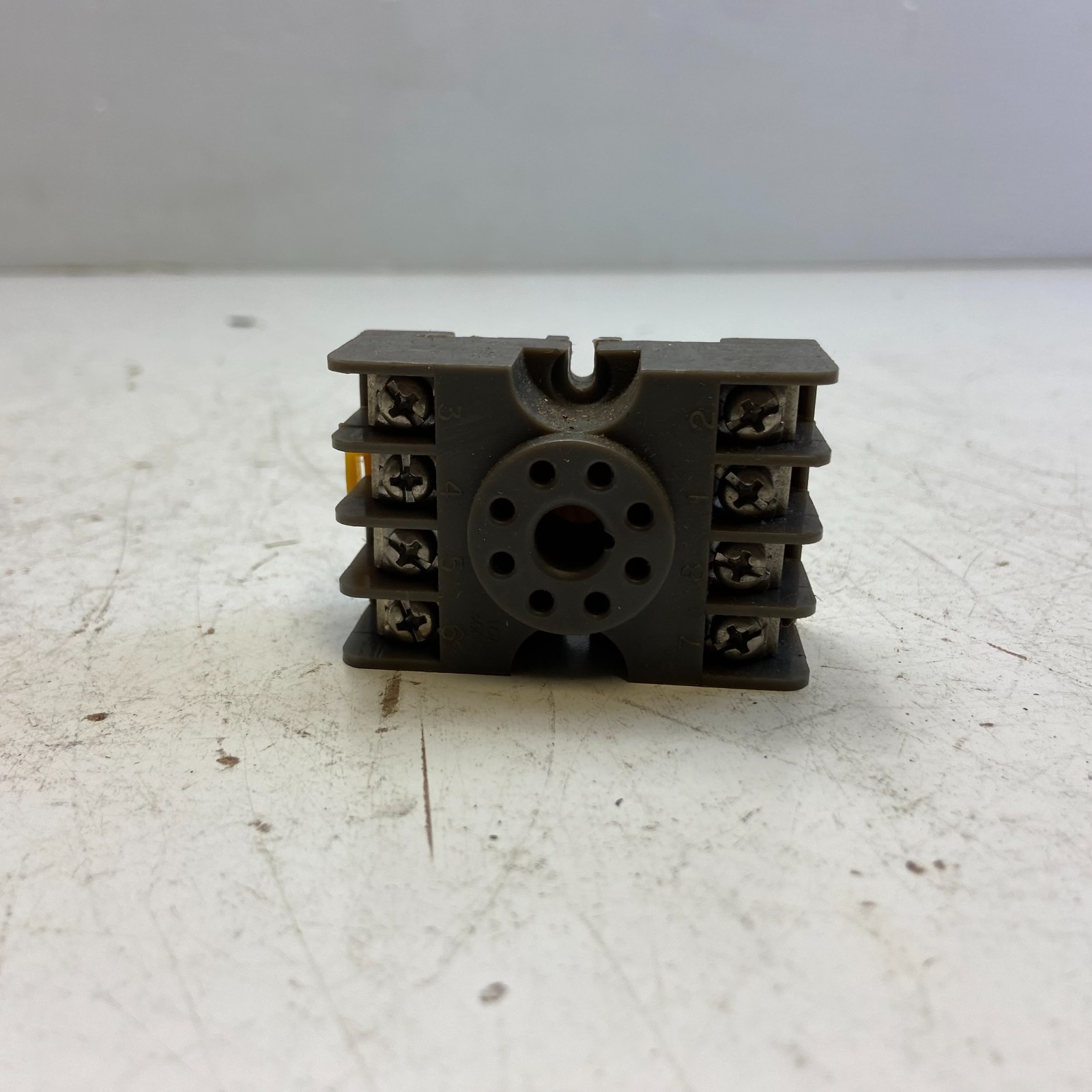 R&C RC-27E122 RELAY SOCKET 8 PIN 10 AMPS 300 VOLTS