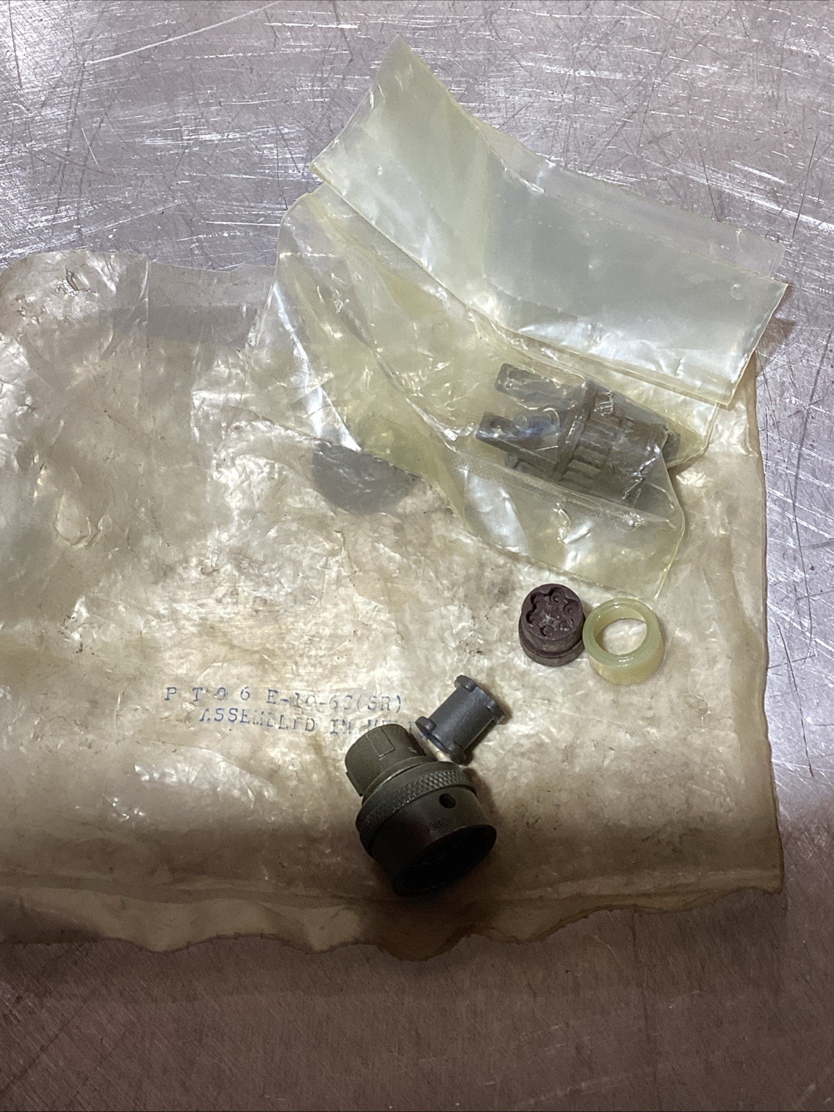 Circular MIL Spec Connector 6P Size 10 Straight Socket Plug. PT06E-10-6S