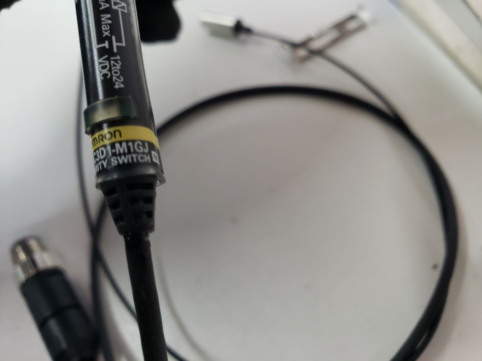 UNUSED – OMRON E2EC-C3D1-M1GJ Proximity Switch Sensor