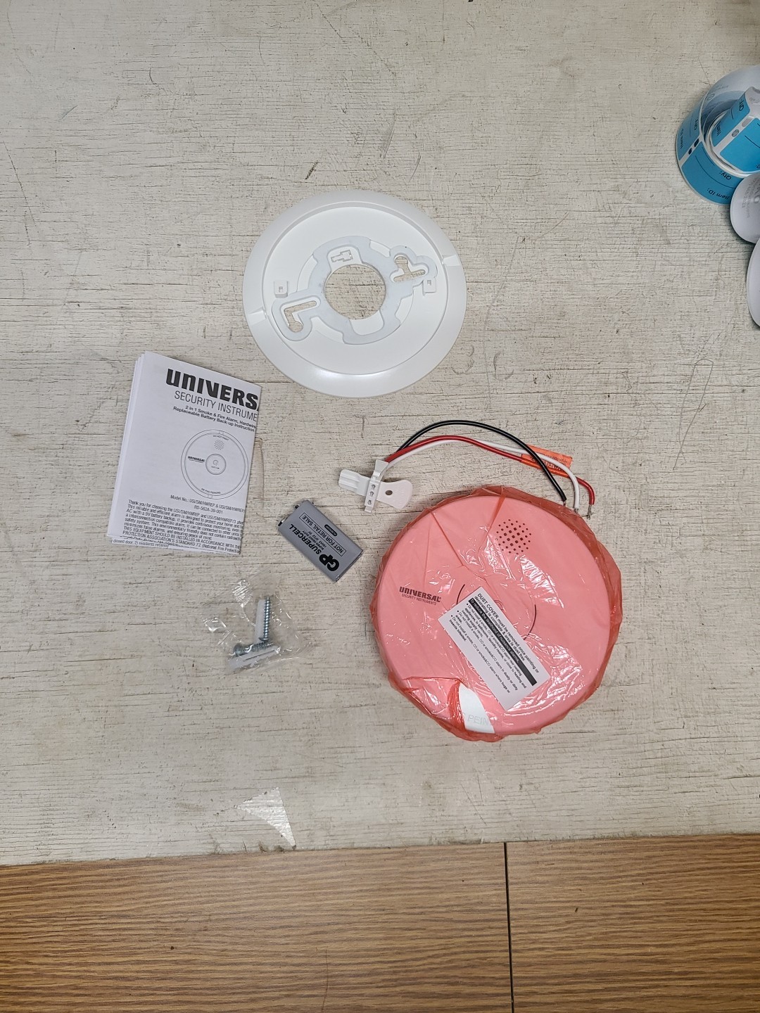 NEW Hardwired and 1-Year Battery Backup Smoke Detector