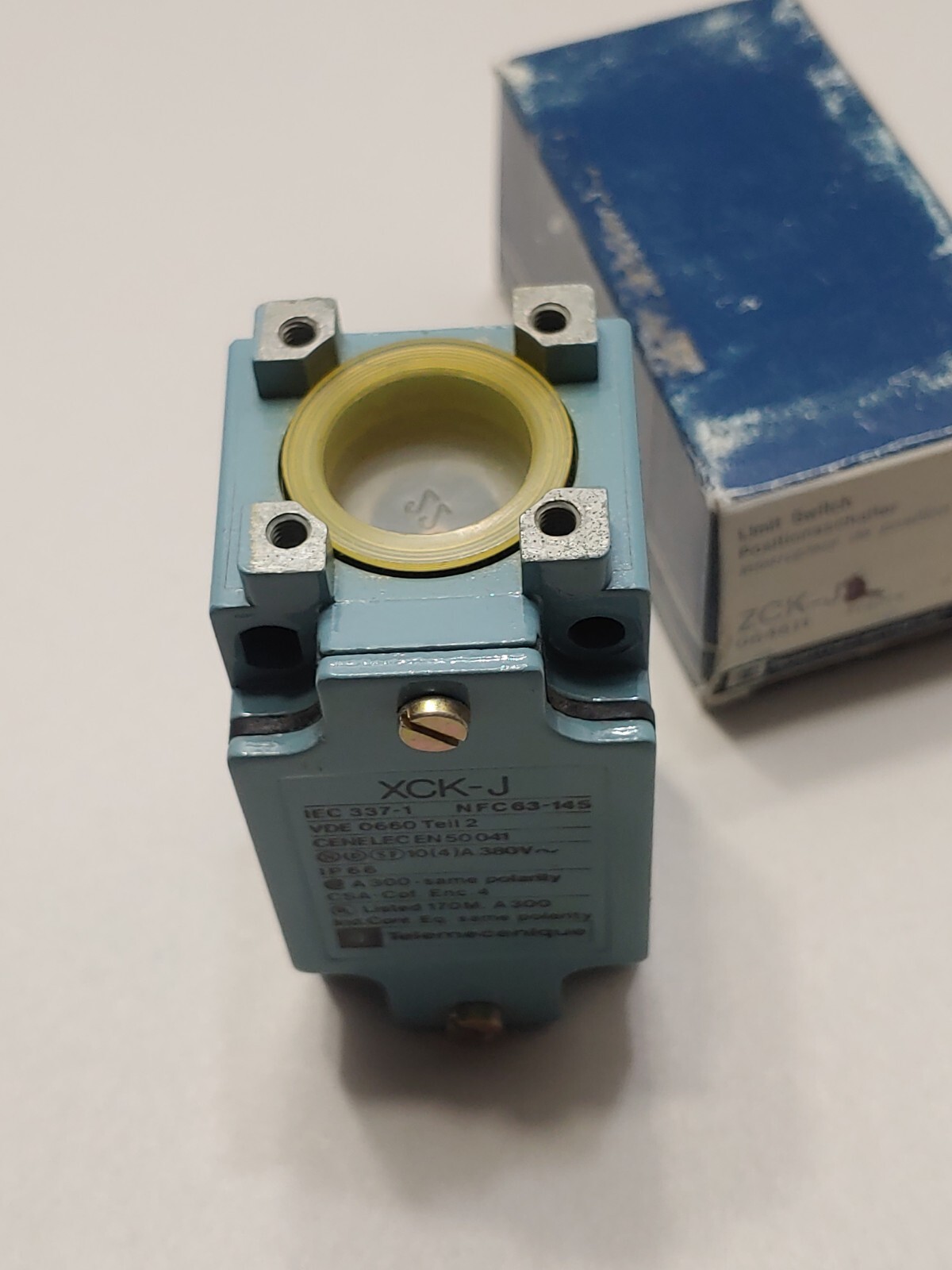 TELEMECANIQUE ZCK- J2 LIMIT SWITCH BODY XCK-J NEW OPEN BOX