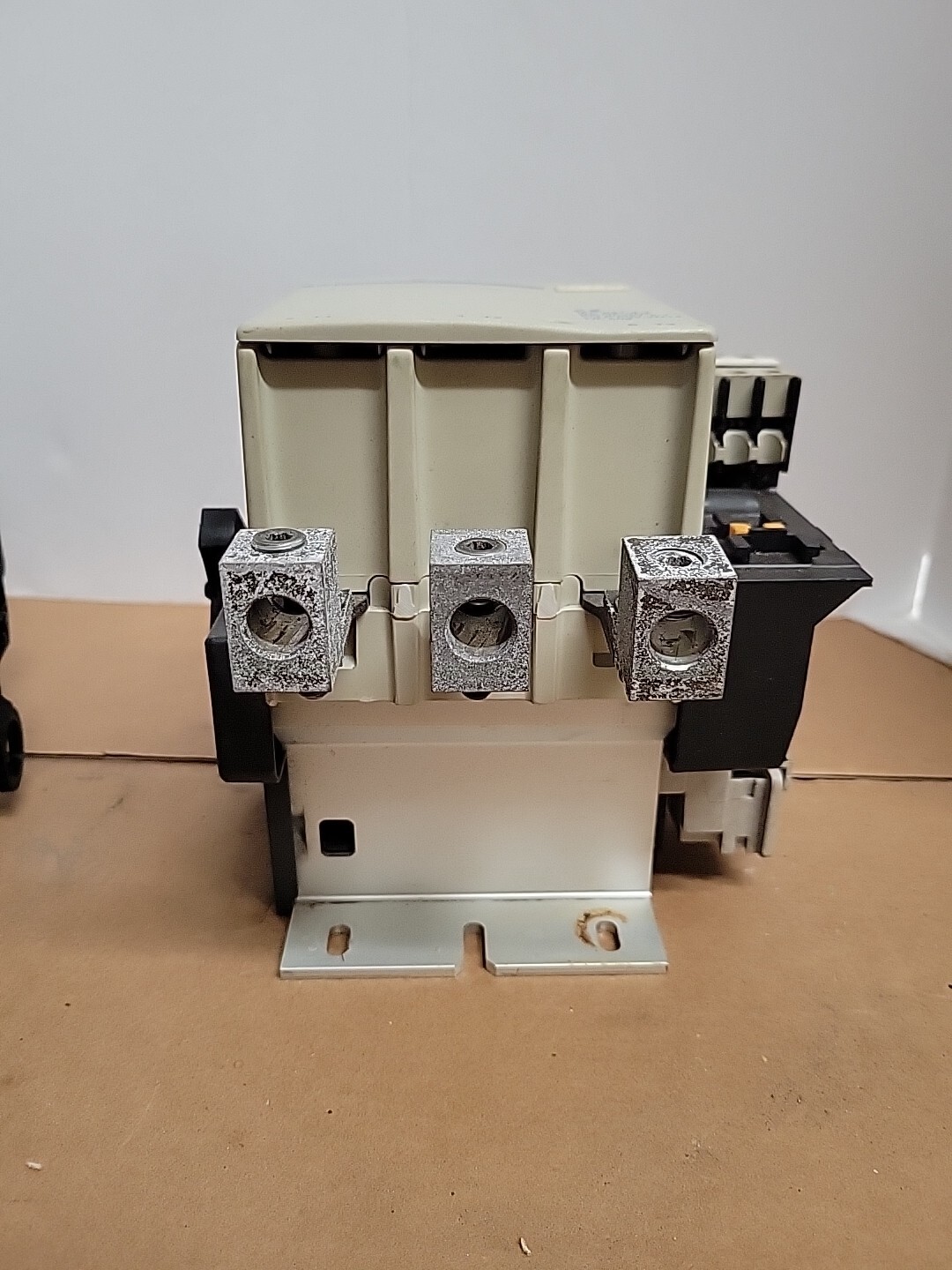 Schneider Electric Telemacanique 600VAC 200A Contactor Body LC1F185