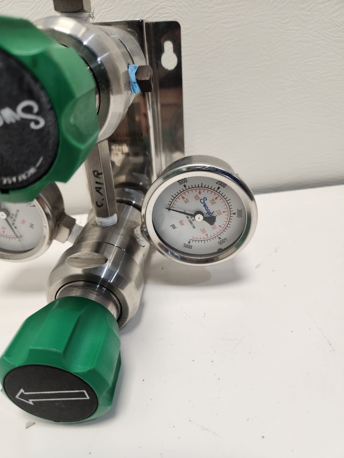 SWAGELOK KCM Series Gas Cylinder Changeover Regulator KCM1GJL412AD0G14