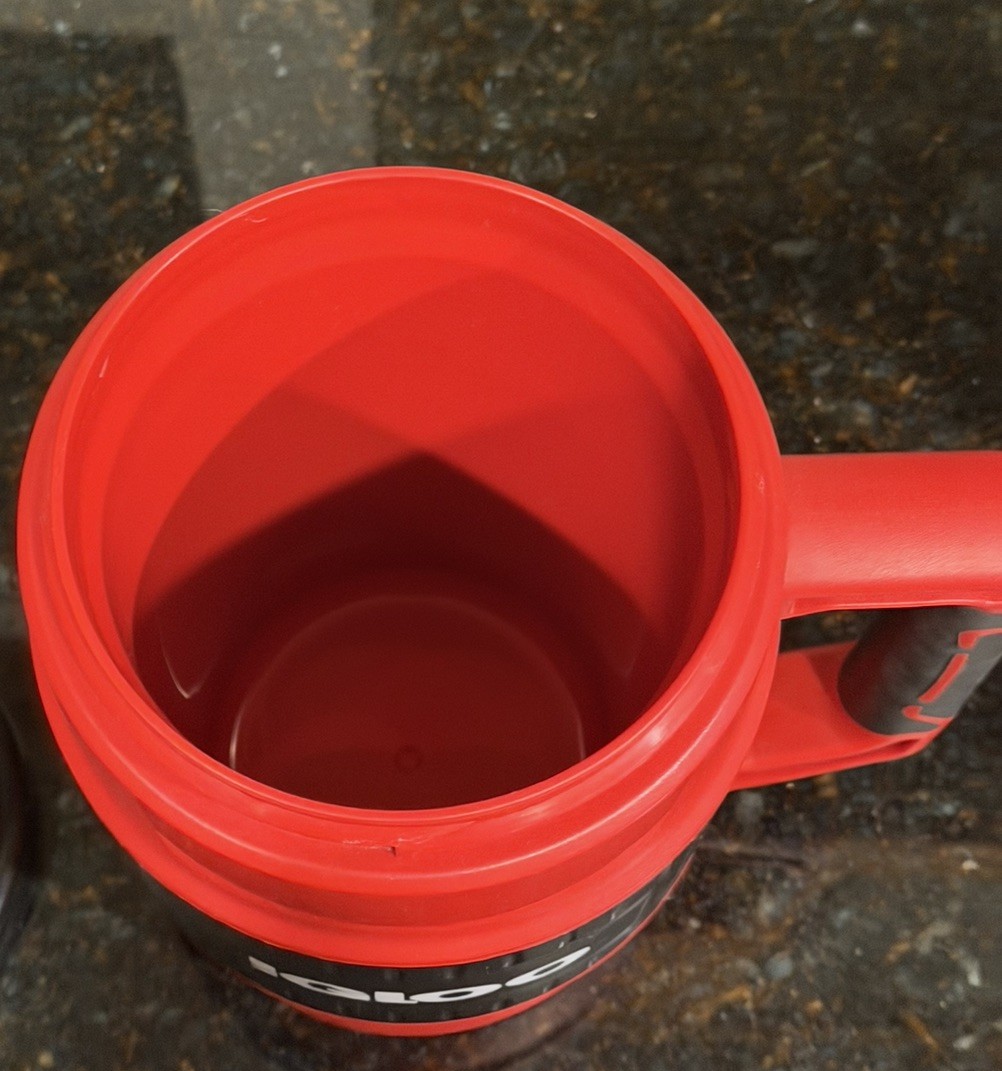 IGLOO Commercial Insulated Mug 1/2 gallon Red and Black Hot Cold. OS-IM532A-4