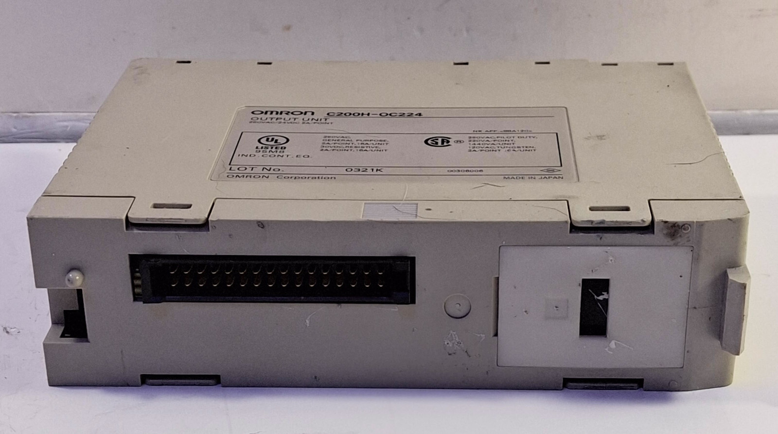 1 USED OMRON C200H-OC224 GENERAL PURPOSE OUTPUT UNIT 250VAC 24/VDC 2A POINT