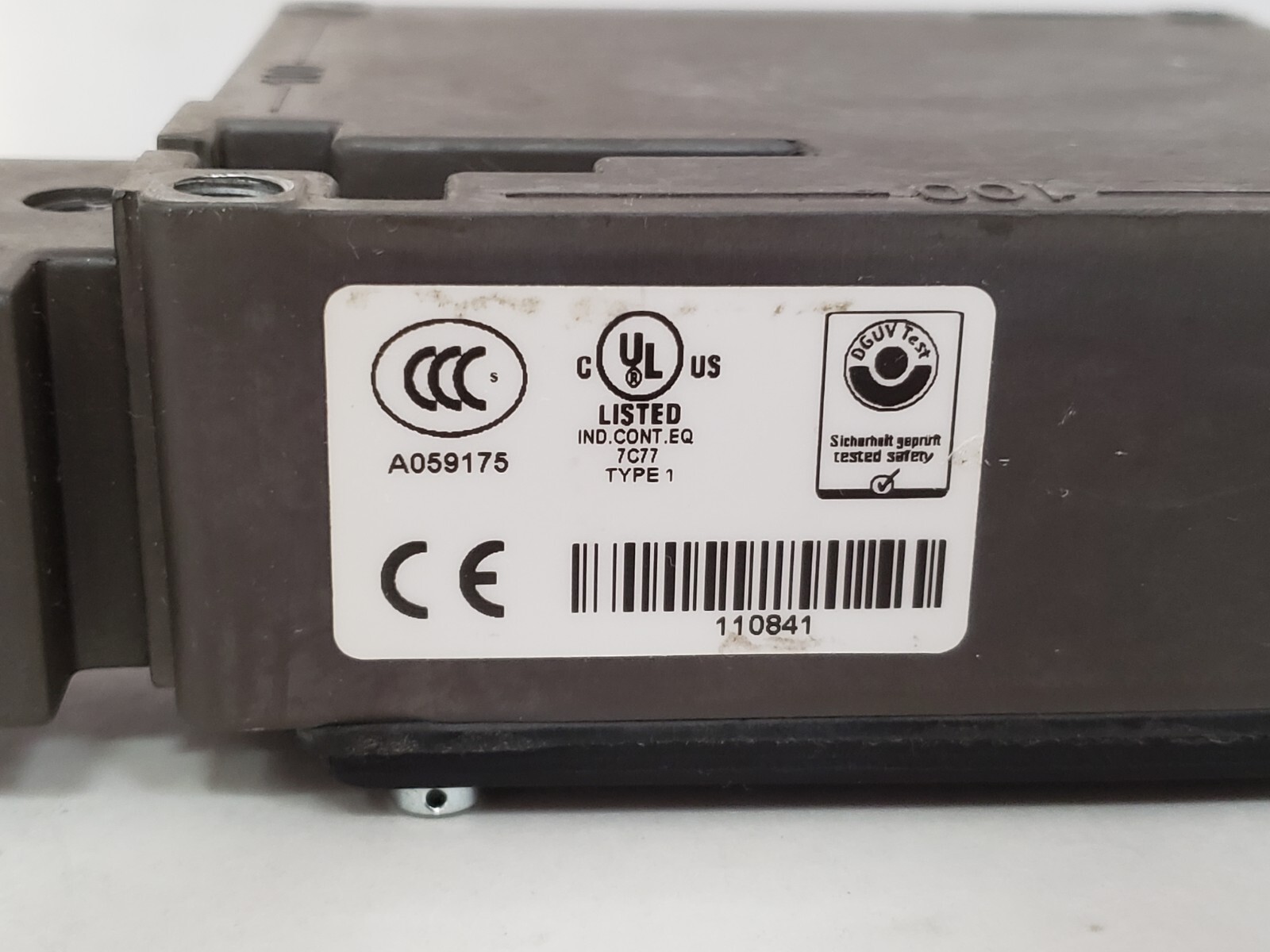 EUCHNER TZ2RE024MVAB SAFETY SWITCH 24V AC/DC 9 PIN (088071) NNB