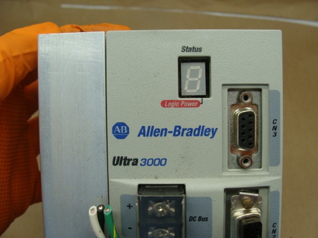 ALLEN BRADLEY ULTRA 3000 SERVO DRIVE 2098-DSD-020 9101-1767 120/240V 1PH