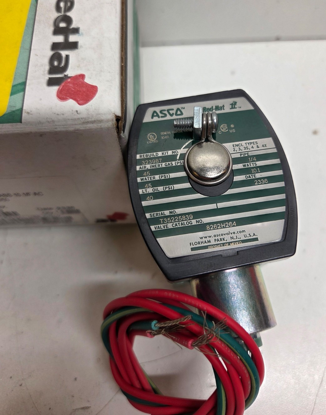 NEW IN BOX! ASCO 120V 1/4 BRASS SOLENOID VALVE 8262H264