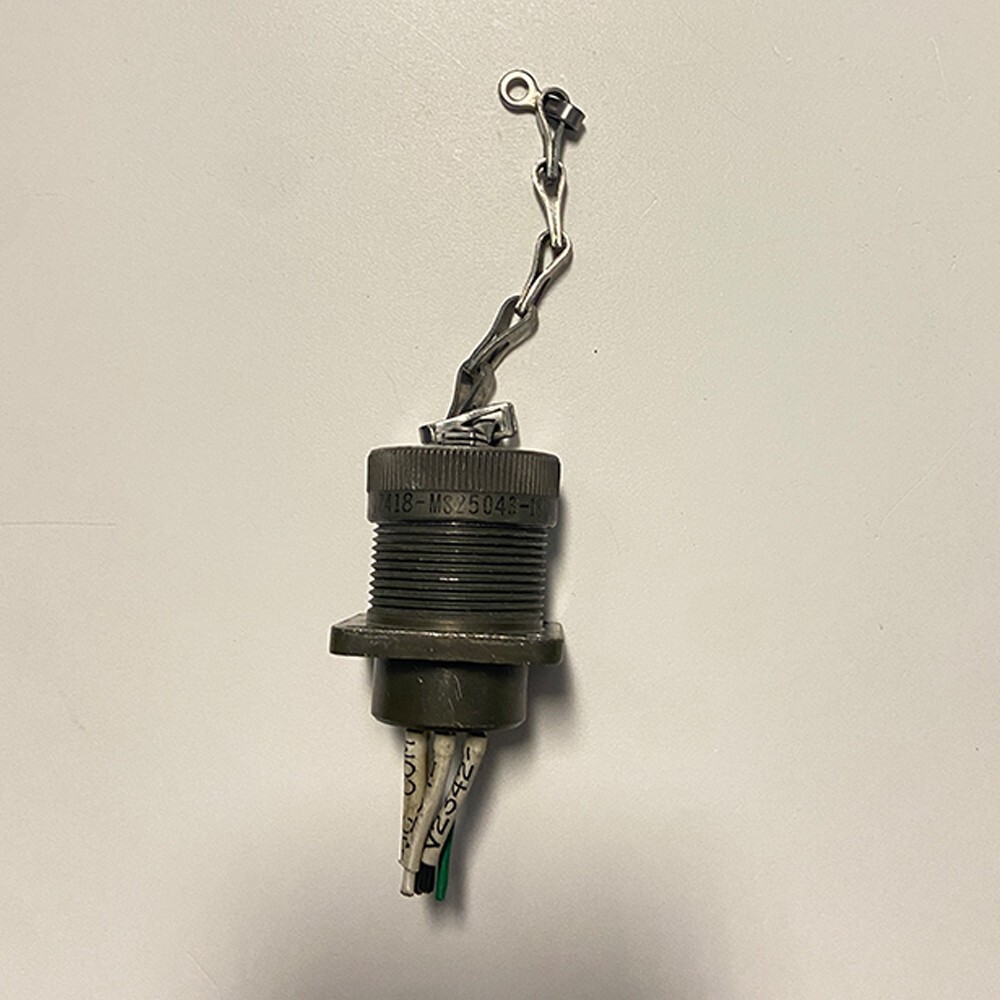 A lot of 5 Amphenol 9749 Cannon Connector 07418-MS25043-18D