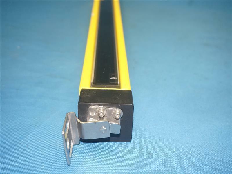 Omron F3SJ-E0545-25-L F3SJE054525L Safety Light Curtain Emitter