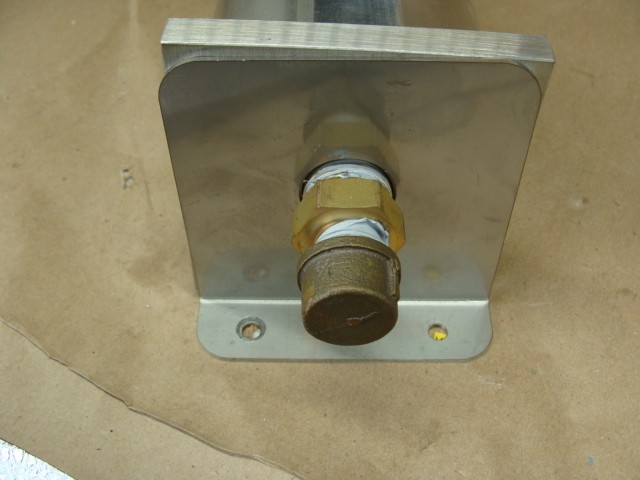 DWYER GFM-2145-24VDC MASS FLOW METER SERIES GFM 500PSI MAX 0-1000 L/MIN 12-26VDC