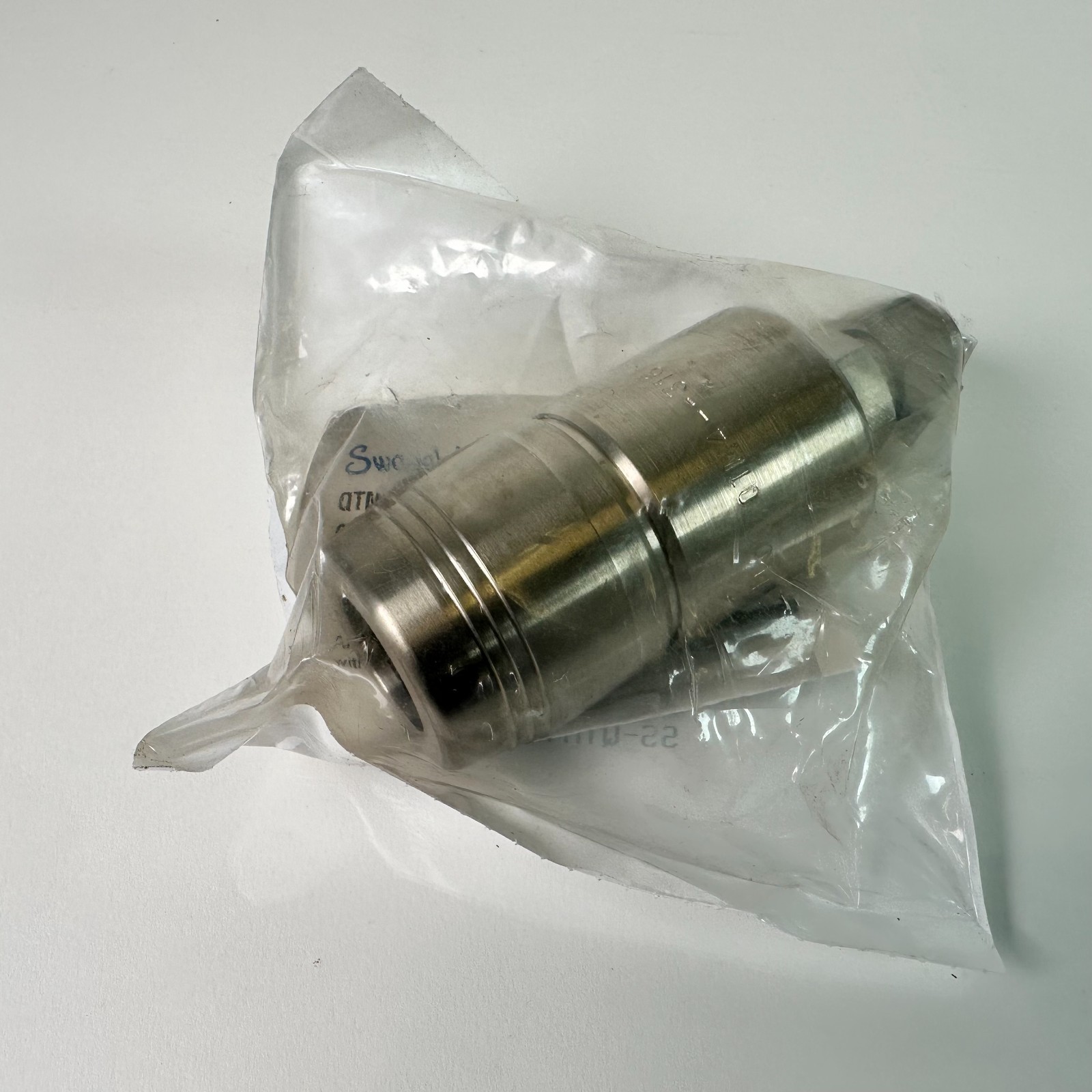 (NEW) Swagelok SS-QTM4A-B-600 Quick Connect Coupler Coupling 3/8″