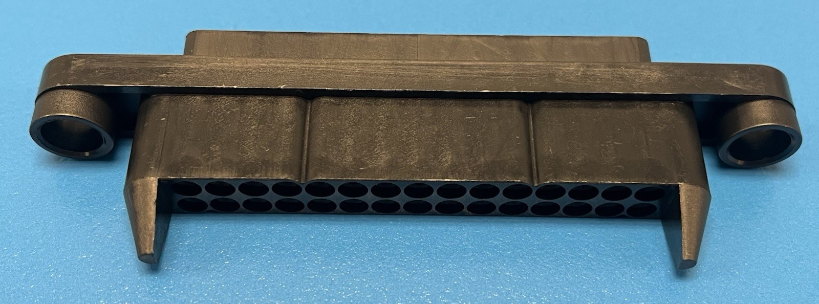 Qty of 16. 213973-1 Plug. 2 Row, 30 Position.
