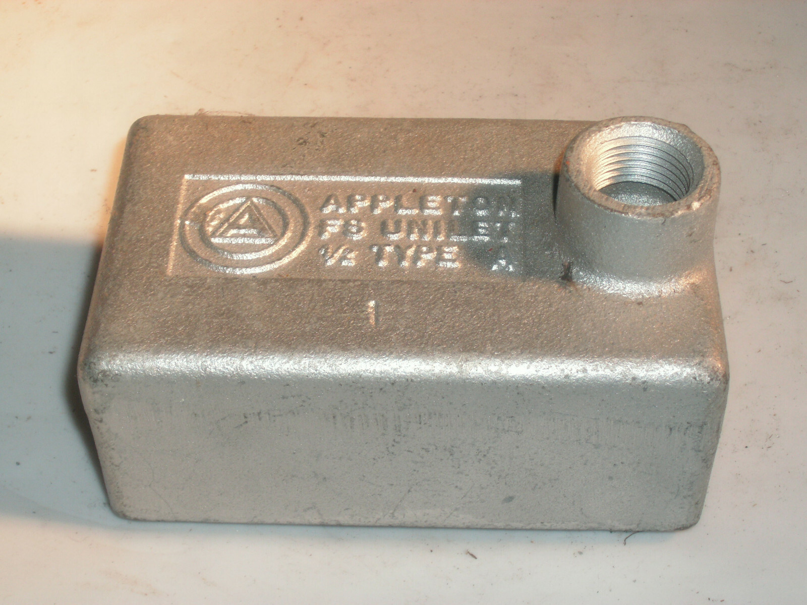 APPLETON FSA1 CAST DEVICE BOX 1 GANG BACK ENTRY 1/2″ HUB FSA-1