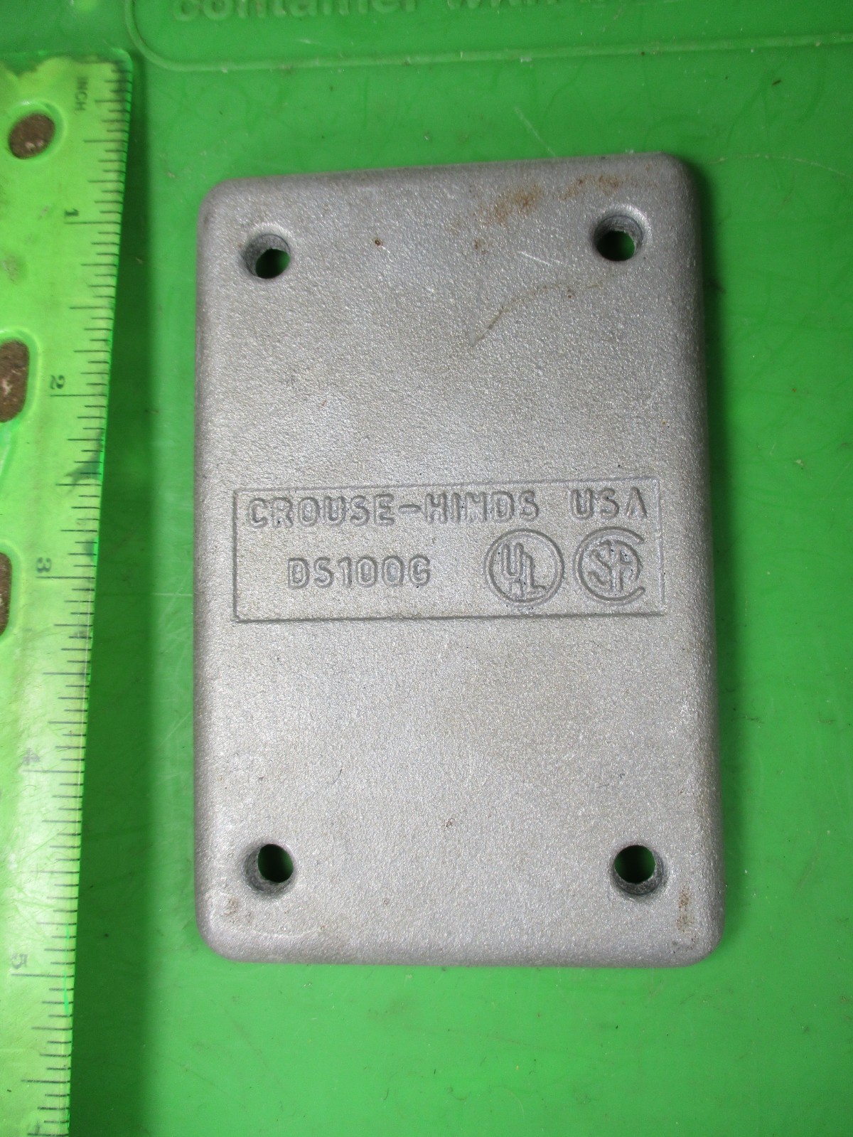 DS100G CROUSE-HINDS FS/FD SGL GNG CaST IRON SURFACE/FLUSH Switch BOX COVER