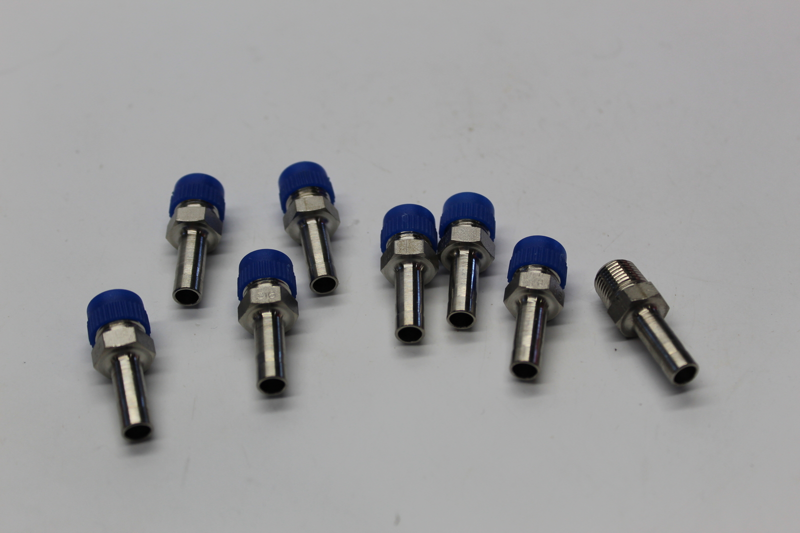 INDUSTRIAL SPARE 4AM2316 ADAPTER LOT OF 8 NSNP