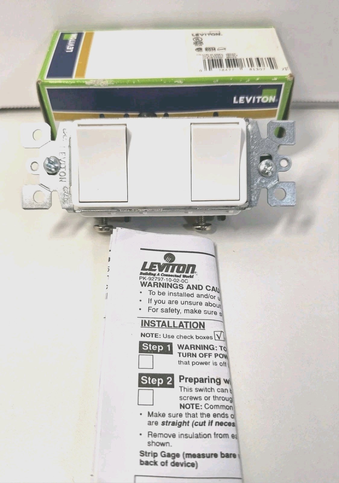 Leviton 1754-W 15A 1-Pole Non-Grounding Push-In Dual Rocker Switch