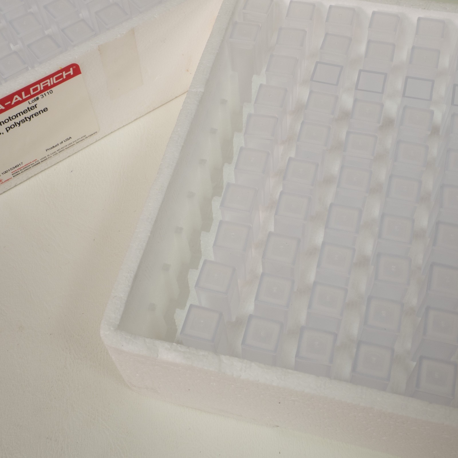 Brand 759075D / Sigma Aldrich C5677-100EA Spectrophotometer Cuvettes