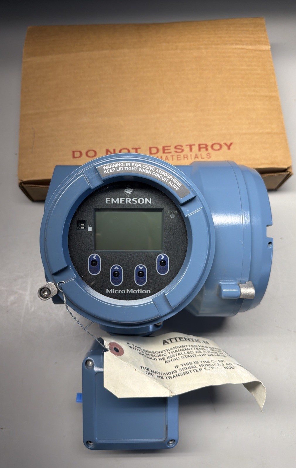 Emerson Micromotion 5700C12ABAAZZZ Transmitter With Cables+Brackets, Scratched.