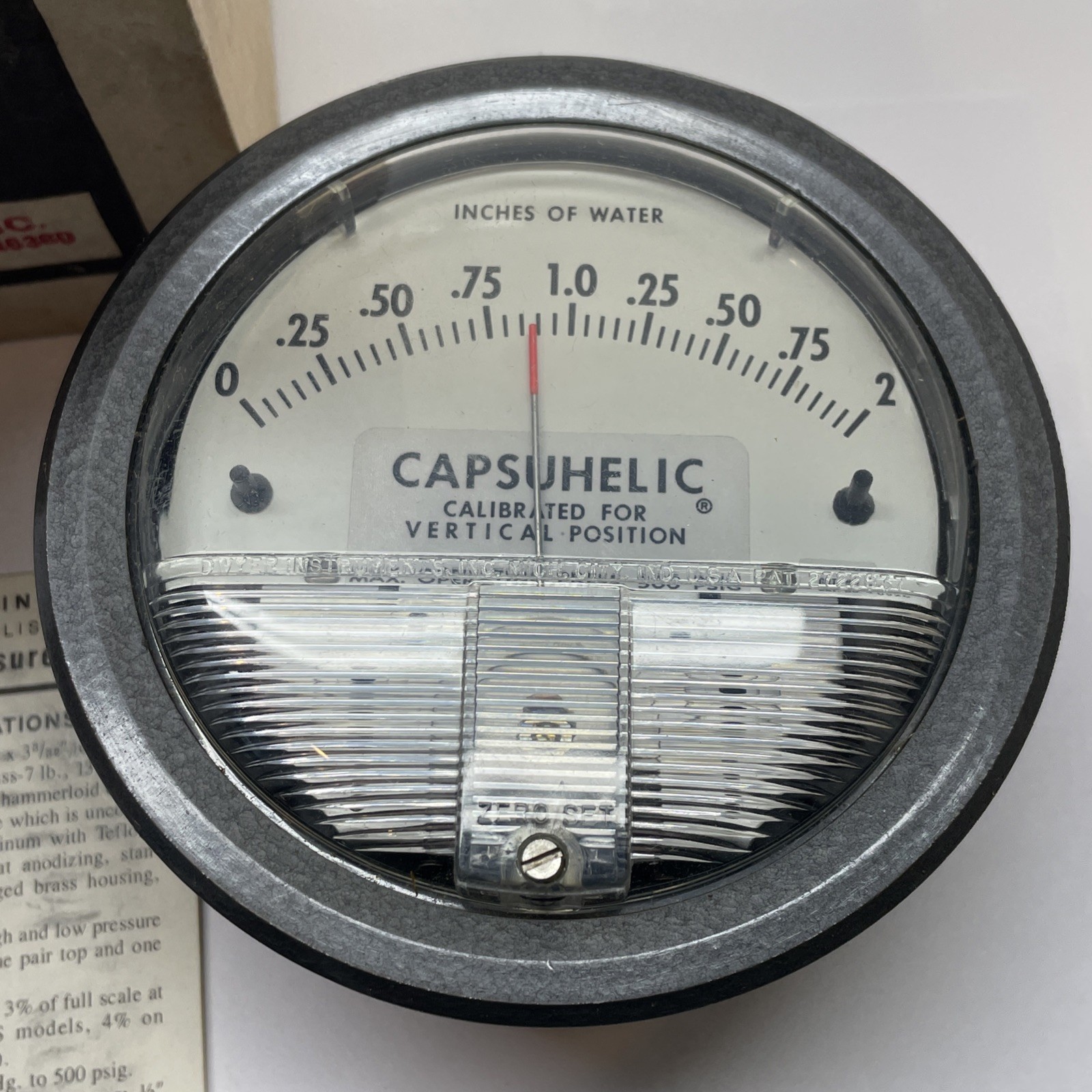 NEW Dwyer 4002 Capsuhelic Differential Pressure Gage – 0-2″ W.C.