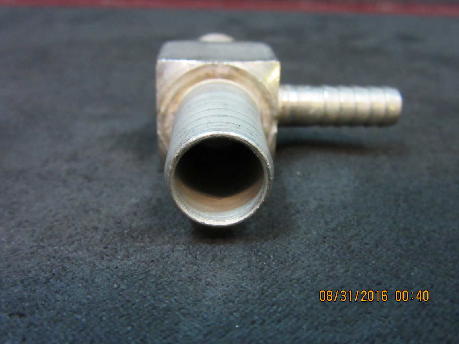 THOGUS 4HFN8 Barbed Reducing Tee