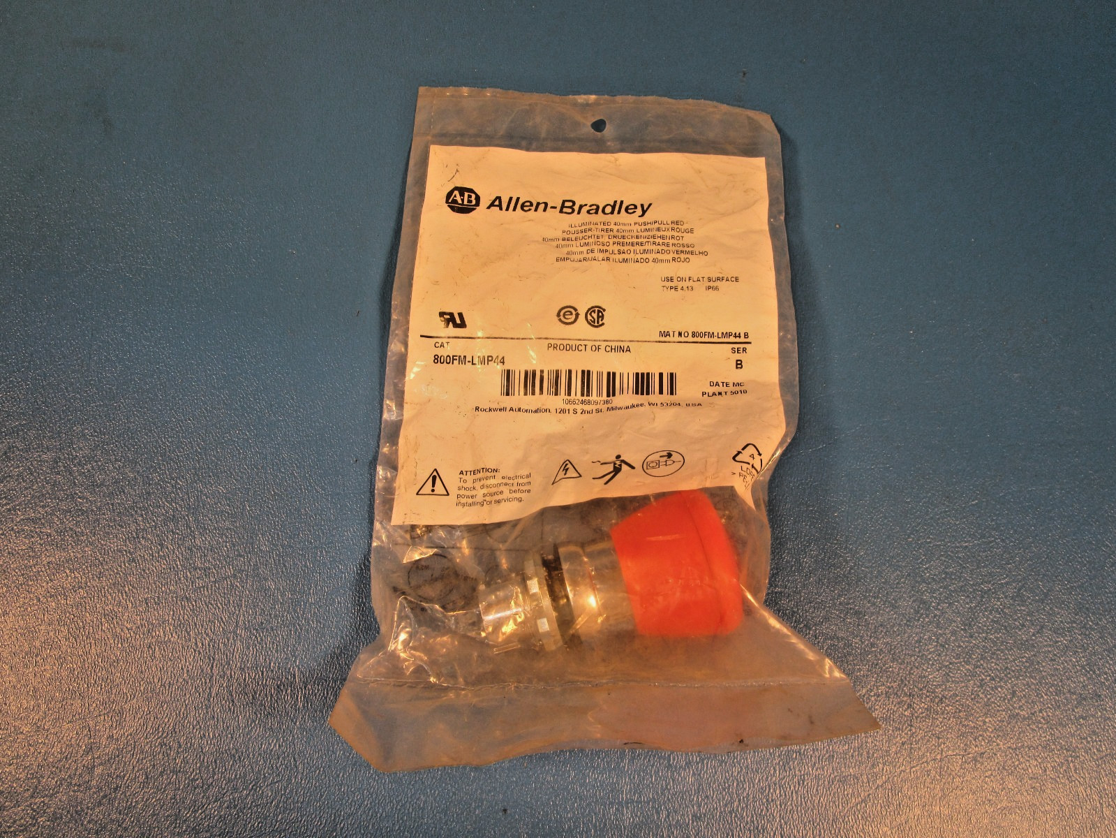 ALLEN BRADLEY 800FM-LMP44, Momentary 3-Position Push-Pull Mushroom Illuminated