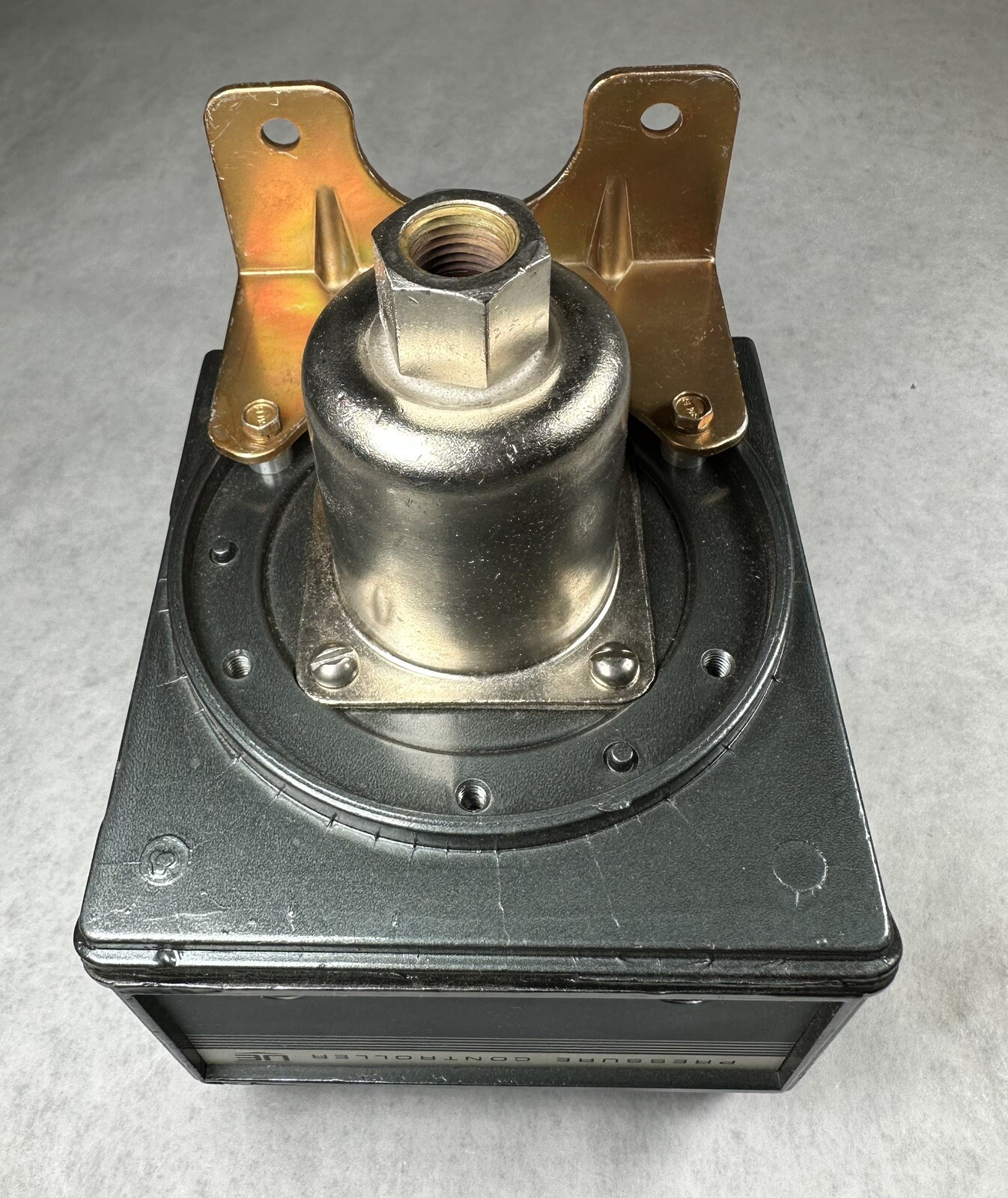 NEW United Electric Controls Co./UE J300 Pressure Controller 9950-144 0-20 PSI