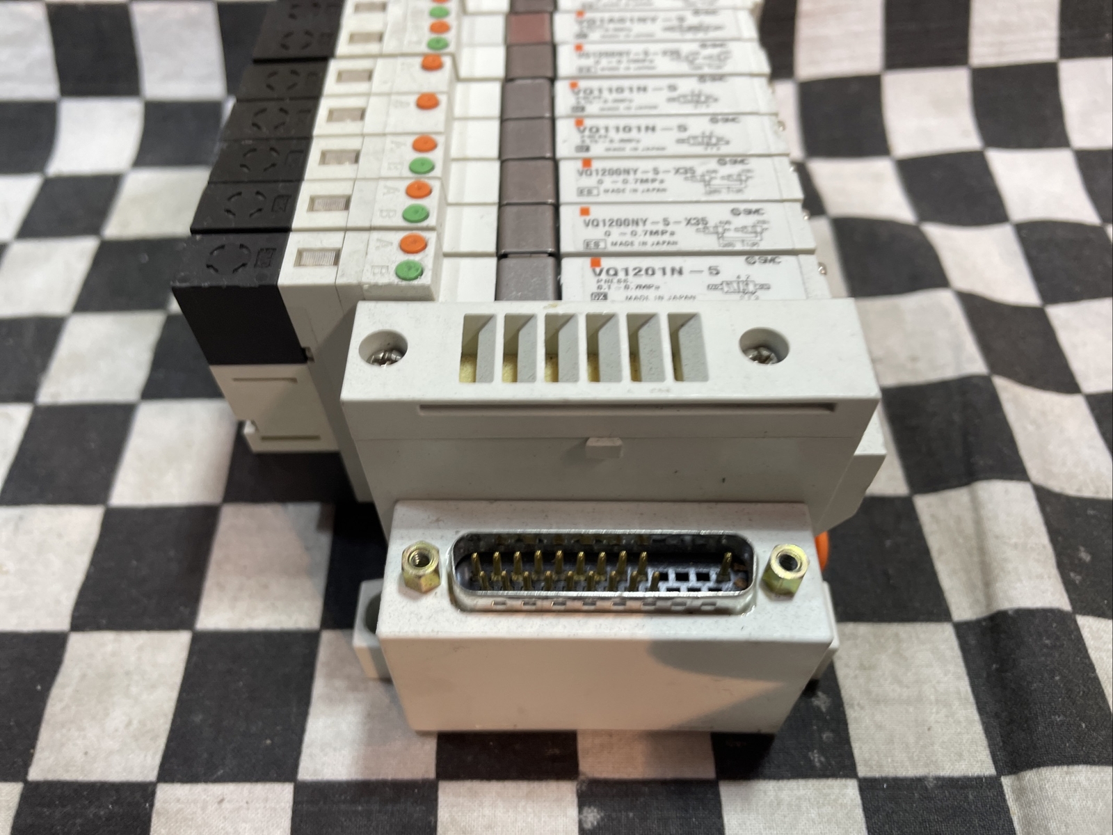 SMC Manifold Solenoid Valve, VVQ1000-1-10A-1 VQ1200NY-5-X35 VQ1A01NY-5 VQ1201N-5
